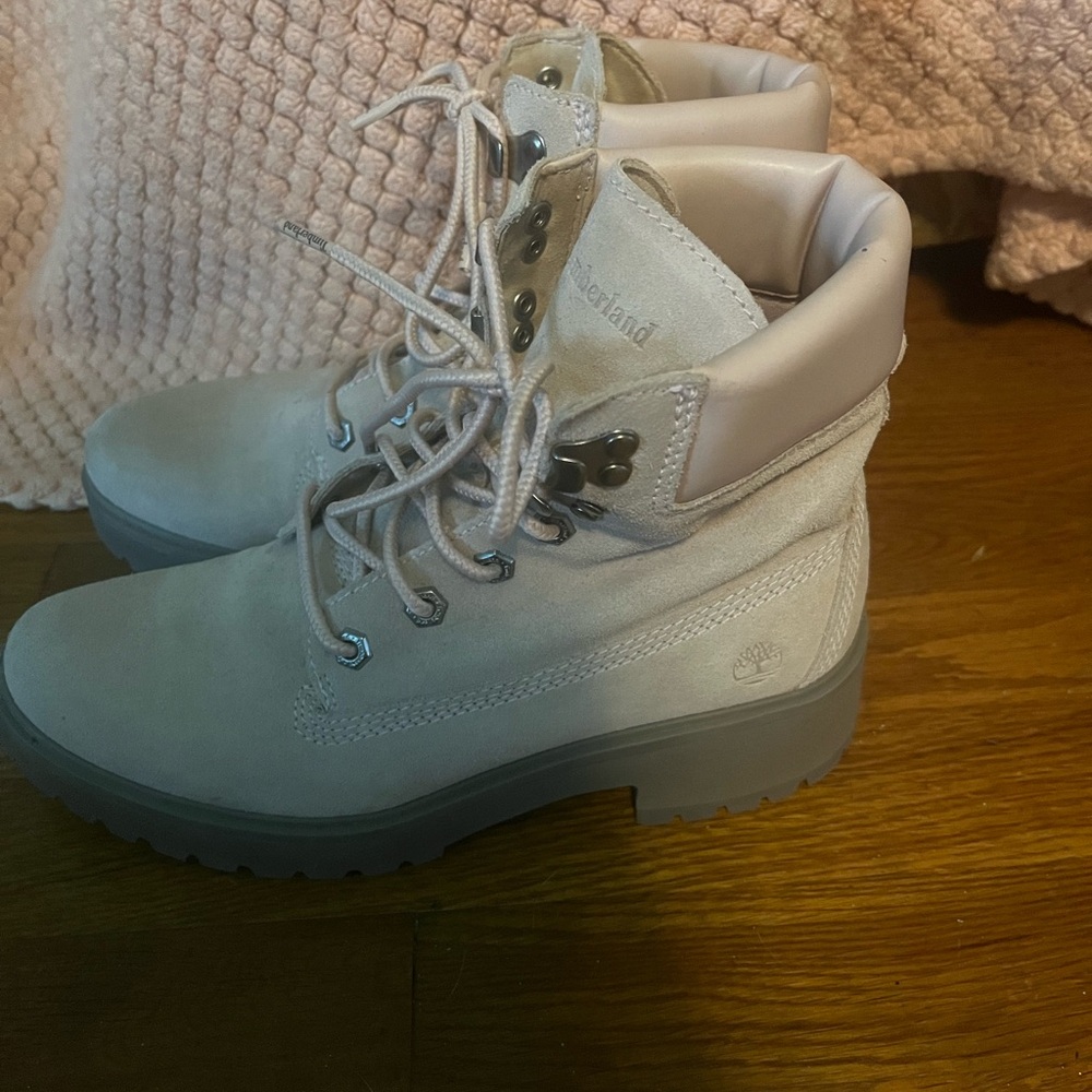 Timberland light pink boots
